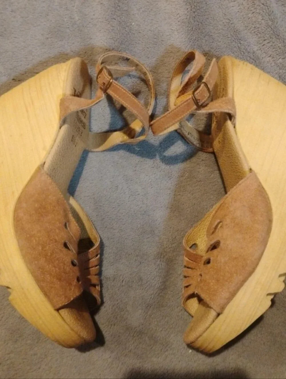 Vintage 70s Kinney Suede Platform Wedge Sandals Cutout Leaf Ankle Strap Size 6.5